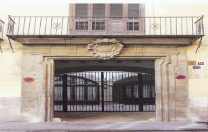 Palacio de los Condes de Oliva Puerta principal con escudo de armas 940x600